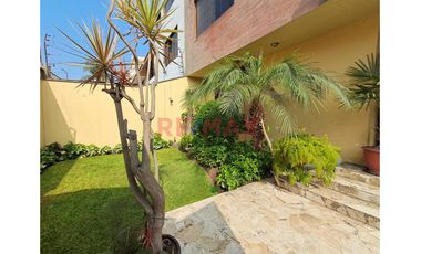 Se Alquila! Casa De 3 Pisos + Azotea - Frente Al Jockey Plaza - Surco