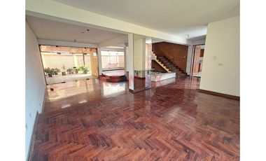 Se Alquila! Casa De 3 Pisos + Azotea - Frente Al Jockey Plaza - Surco