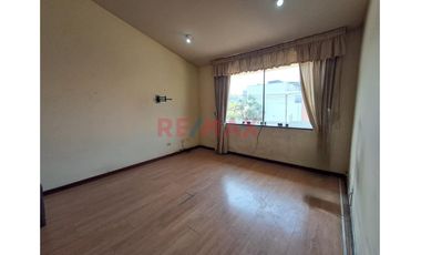 Se Alquila! Casa De 3 Pisos + Azotea - Frente Al Jockey Plaza - Surco