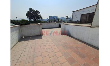 Se Alquila! Casa De 3 Pisos + Azotea - Frente Al Jockey Plaza - Surco