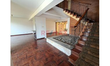 Se Alquila! Casa De 3 Pisos + Azotea - Frente Al Jockey Plaza - Surco