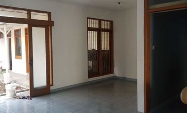 Rumah Lama Tanah Luas Siap Huni Sayap Pasantren Cibabat Cimahi