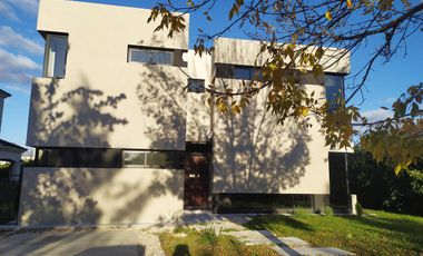 Venta Casa a Estrenar 5 amb Country Las Acacias Hudson