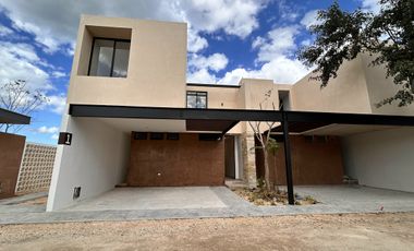 Casa en venta con alberca en Temozón Norte. Mérida