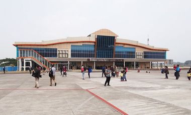 RUMAH MEWAH BEBAS DP 2 MENIT DARI BANDARA