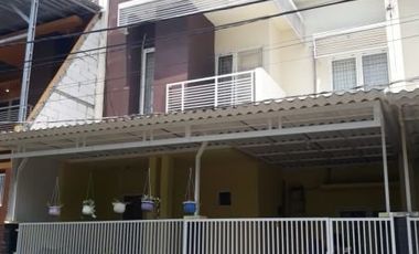 Dijual Rumah 2 lantai siap huni di Perum Ketintang Surabaya