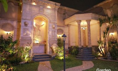 Rumah mewah di Vila Bukit Regency 1 Pakuwon Indah.