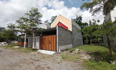 RUMAH MURAH TEPI JALAN DI PRAMBANAN 300JT FASILITAS LENGKAP