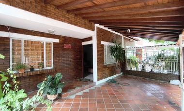 casa en venta en avenida libertadores. Cod V28561