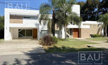 BAU PROPIEDADES: Casa moderna divina en impecable estado - San Diego C.C