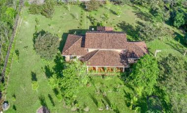 VENDO CASA. EN TERRENO DE 7000M2