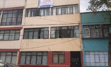Edificio en venta, alcaldía Gustavo A. Madero, de 3 niveles y 6 departamentos.
