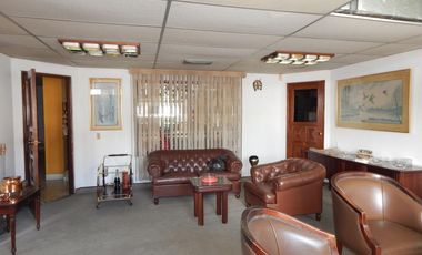 edificio en arriendo/venta en pie del cerro. Cod V90856