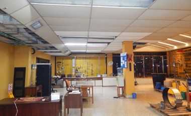 edificio en arriendo/venta en pie del cerro. Cod V90856