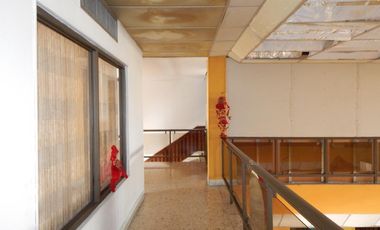 edificio en arriendo/venta en pie del cerro. Cod V90856