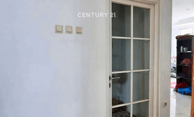 Hunian Dan Ruang Usaha Pinggir Jalan Raya Di Maguwoharjo