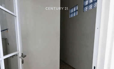 Hunian Dan Ruang Usaha Pinggir Jalan Raya Di Maguwoharjo