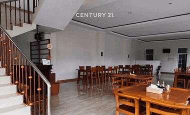 Hunian Dan Ruang Usaha Pinggir Jalan Raya Di Maguwoharjo