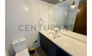 SE VENDE ESPACIOSO Y MODERNO TOWNHOUSE CHICUREO