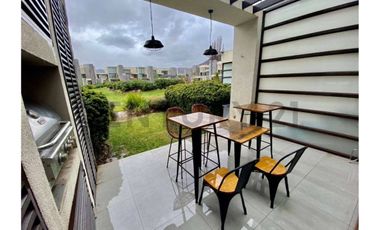 SE VENDE ESPACIOSO Y MODERNO TOWNHOUSE CHICUREO