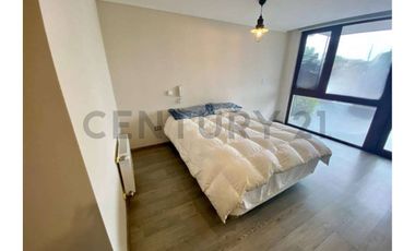 SE VENDE ESPACIOSO Y MODERNO TOWNHOUSE CHICUREO