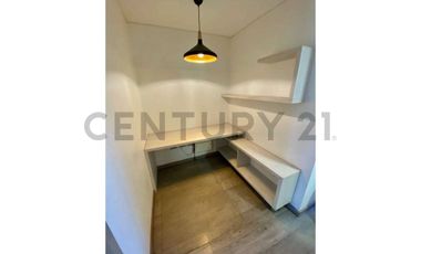 SE VENDE ESPACIOSO Y MODERNO TOWNHOUSE CHICUREO