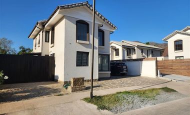 Casa en Venta en Condominio cercano a Arturo Prat, Machalí