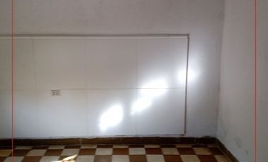 VENDO CASA + LOCAL COMERCIAL Colon y Santa Cruz