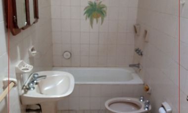 VENDO CASA + LOCAL COMERCIAL Colon y Santa Cruz