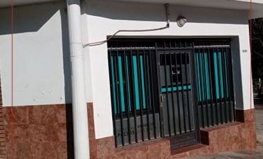 VENDO CASA + LOCAL COMERCIAL Colon y Santa Cruz