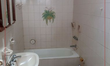 VENDO CASA + LOCAL COMERCIAL Colon y Santa Cruz