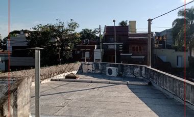 VENDO CASA + LOCAL COMERCIAL Colon y Santa Cruz