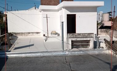 VENDO CASA + LOCAL COMERCIAL Colon y Santa Cruz