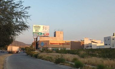 En venta excelente terreno comercial de 1400 m2 sobre Blvd. Juan Alonso de Torres León, Guanajuato