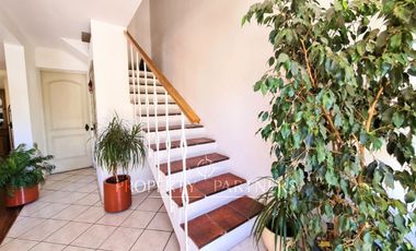 Tobalaba, La reina. Solida Casa de esquina. 3 habitaciones-3 baños!
