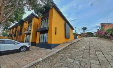 Maat vende Casa en Conjunto Cerrado -Villeta 135m2 $420Millones
