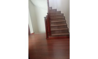 CASA EN CONJUNTO EN OTAVALO