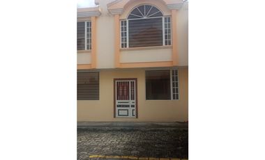 CASA EN CONJUNTO EN OTAVALO