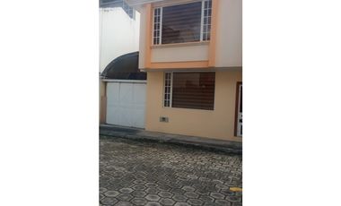 CASA EN CONJUNTO EN OTAVALO