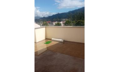 CASA EN CONJUNTO EN OTAVALO