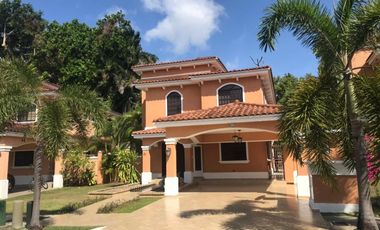 ALQUILO ESPECTACULAR CASA 350MT2  EN CLAYTON VILLAGE L/B