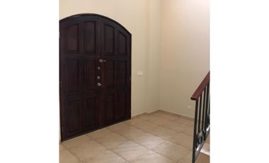 ALQUILO ESPECTACULAR CASA 350MT2  EN CLAYTON VILLAGE L/B