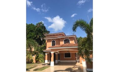 ALQUILO ESPECTACULAR CASA 350MT2  EN CLAYTON VILLAGE L/B