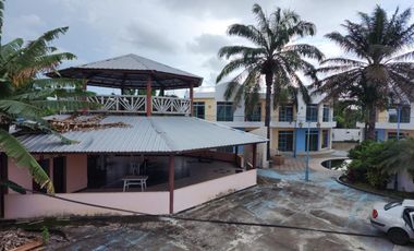 Casa en  venta en Tonsupa de 18 habitaciones con piscina - Tonsupa, Esmeraldas
