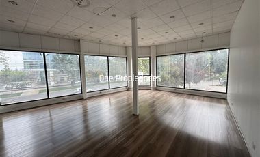 Local Comercial en Arriendo con Estacionamientos