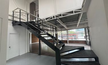 Local Comercial en Arriendo con Estacionamientos