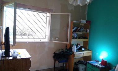 Venta - Depto en P. Baja de 3 dormitorios - Centro de Neuquén Capital