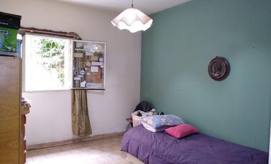 Venta - Depto en P. Baja de 3 dormitorios - Centro de Neuquén Capital