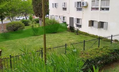 Venta - Depto en P. Baja de 3 dormitorios - Centro de Neuquén Capital