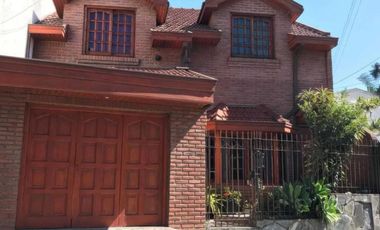 Casa en Venta - 3 dormitorios 2 baños - cochera- 250mts2 - Bernal Oeste